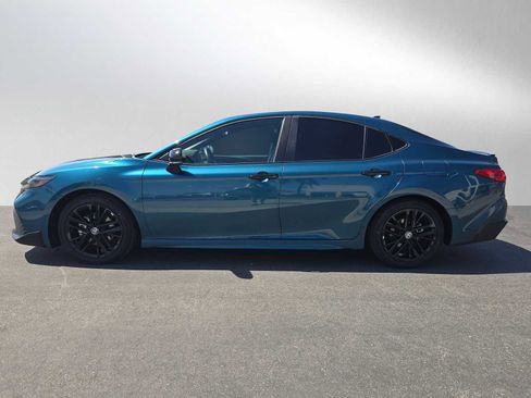 Used 2025 Toyota Camry SE image 6