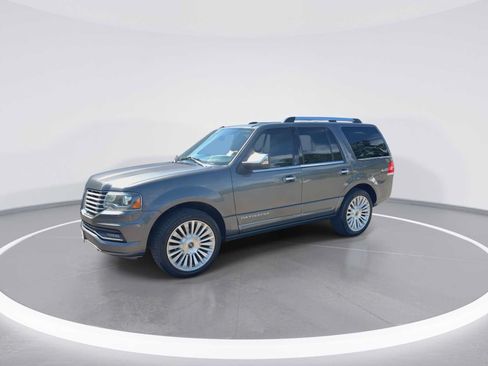Used 2016 Lincoln Navigator Select AWD/4WD image 4