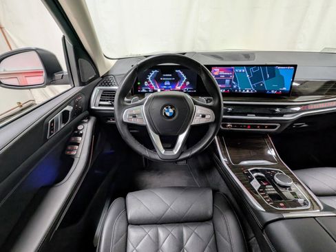 Used 2025 BMW X7 xDrive40i image 2