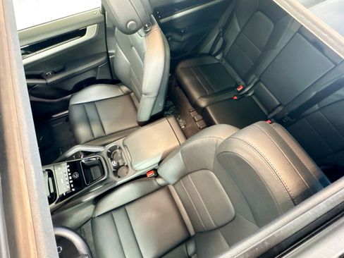 Used 2025 Porsche Cayenne image 20