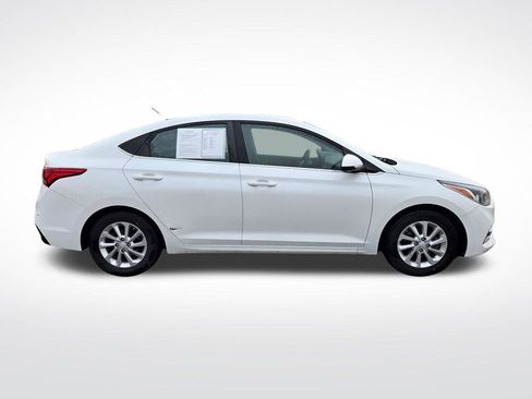 Used 2022 Hyundai Accent SEL FWD image 2