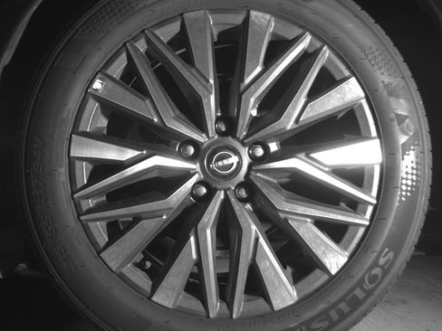 Used 2025 Nissan Altima 2.5 SV FWD image 14