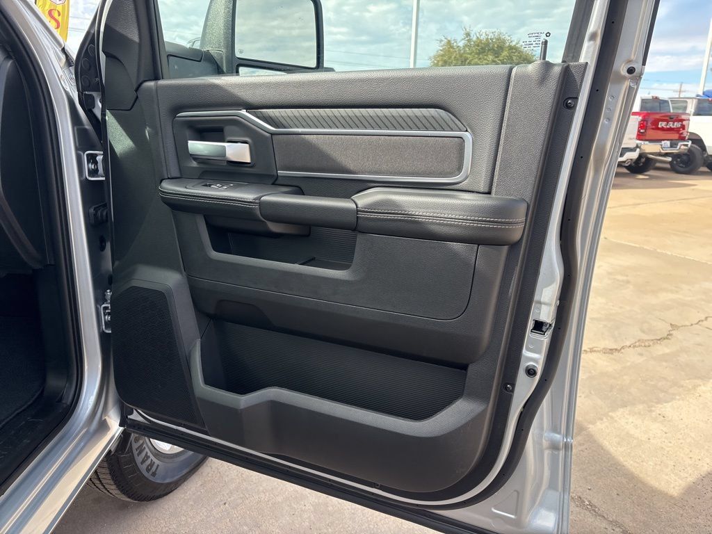 New 2026 RAM 3500 Big Horn AWD/4WD image 25