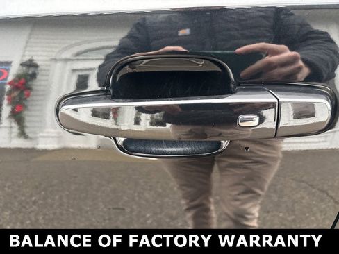 Used 2023 GMC Acadia SLE w/ Driver Convenience Package image 16