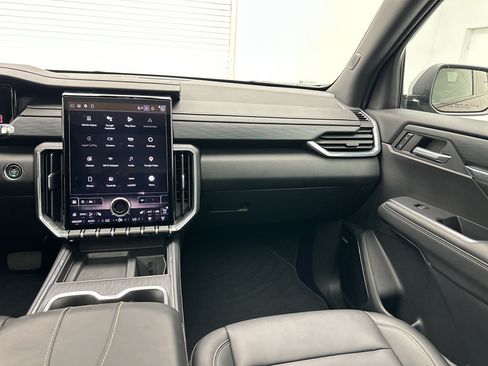 Certified 2024 GMC Acadia Elevation AWD/4WD image 29