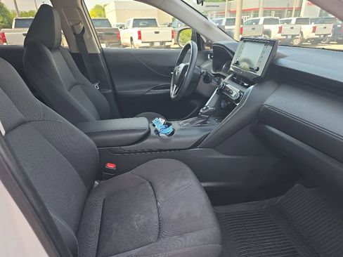 Used 2021 Toyota Venza LE AWD/4WD image 8