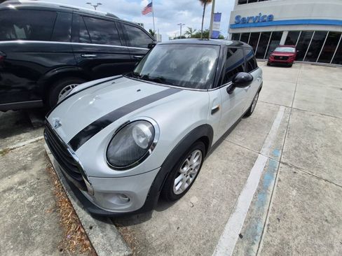 Used 2019 MINI Cooper 4-Door Hardtop FWD image 1