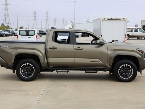 Used 2024 Toyota Tacoma TRD Sport image 4