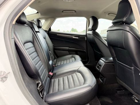 Used 2017 Ford Fusion SE w/ Equipment Group 602A FWD image 16