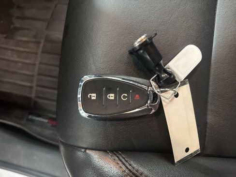 Used 2022 Chevrolet Trax LT w/ Premium Seat Package image 30