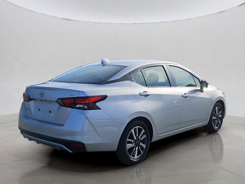 Used 2023 Nissan Versa SV image 2