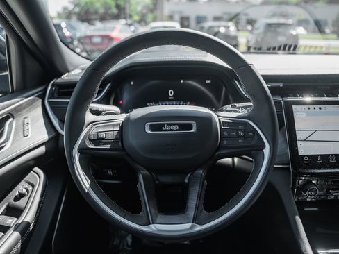 Used 2024 Jeep Grand Cherokee Limited image 29