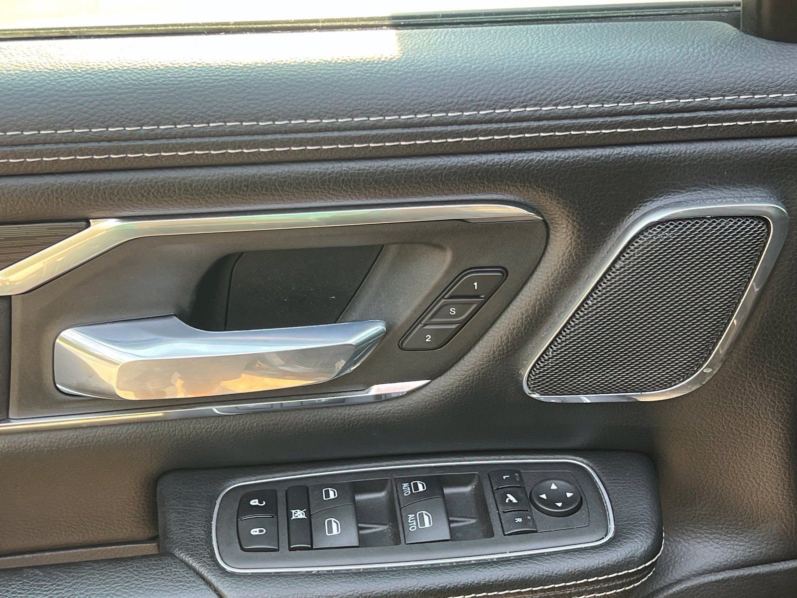 Used 2024 RAM 1500 Laramie AWD/4WD image 26