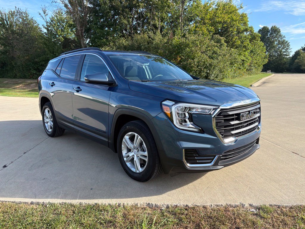 Used 2024 GMC Terrain SLE w/ Driver Convenience Package FWD image 11