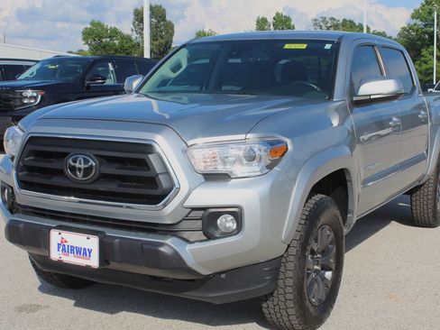 Used 2023 Toyota Tacoma SR5 w/ Technology Package AWD/4WD image 6
