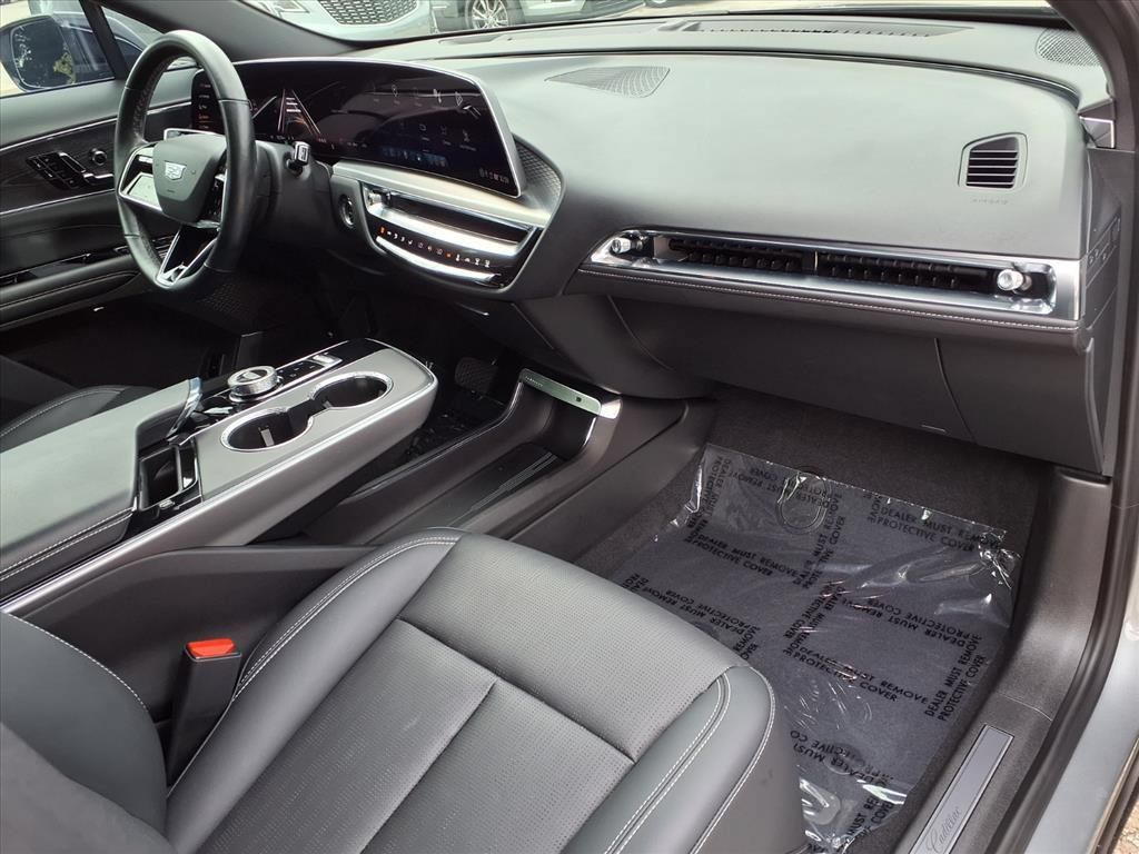 Certified 2024 Cadillac Lyriq Luxury RWD image 8
