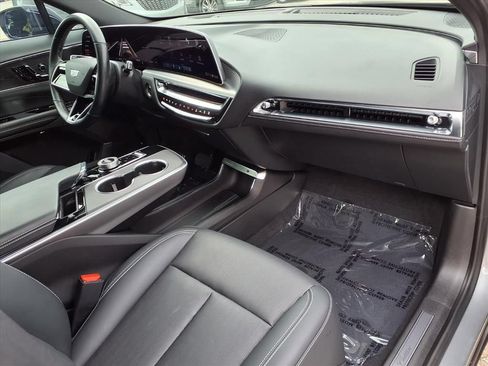 Certified 2024 Cadillac Lyriq Luxury RWD image 8