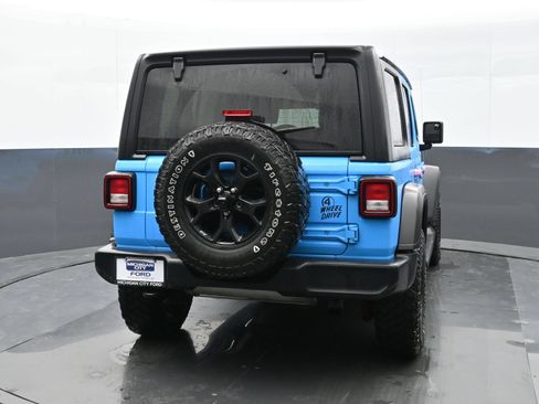 Used 2021 Jeep Wrangler Unlimited Sport AWD/4WD image 3