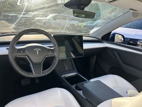 Used 2023 Tesla Model Y Long Range AWD/4WD image 5