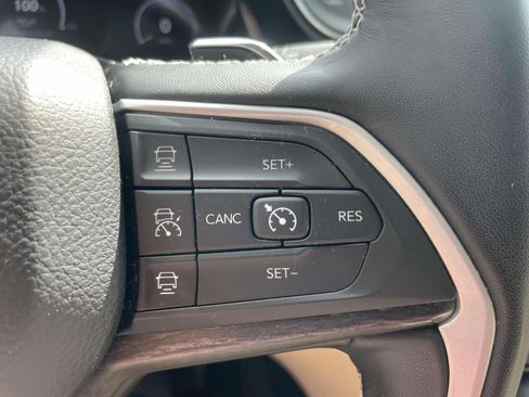 Used 2022 Jeep Grand Cherokee L Limited w/ Luxury Tech Group II AWD/4WD image 23