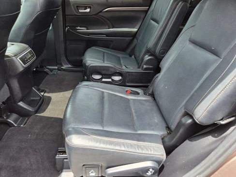 Used 2019 Toyota Highlander Limited FWD image 24