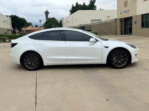 Used 2020 Tesla Model 3 Standard Range RWD image 4