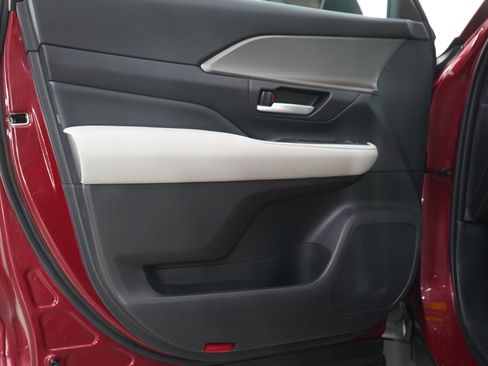 Used 2025 Toyota Grand Highlander AWD Hybrid image 21