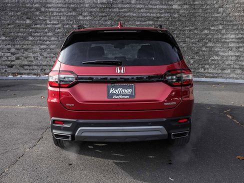 Used 2025 Honda Pilot Touring image 7