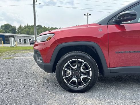 Used 2025 Jeep Compass Trailhawk AWD/4WD image 14