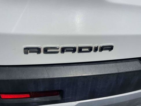 Used 2023 GMC Acadia SLT AWD/4WD image 4