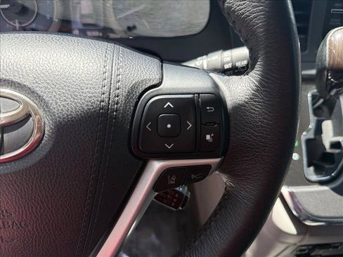 Used 2018 Toyota Sienna XLE FWD image 16