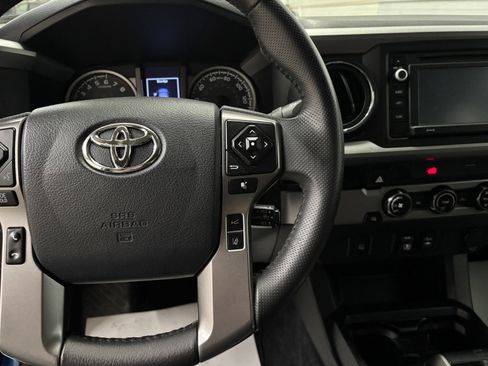Used 2018 Toyota Tacoma SR5 RWD image 13