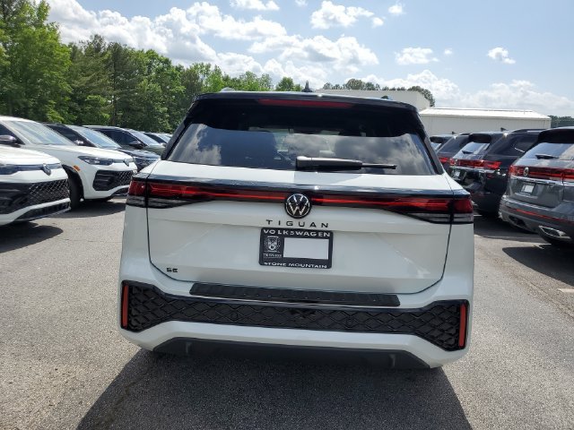 New 2026 Volkswagen Tiguan SE R-Line FWD image 5