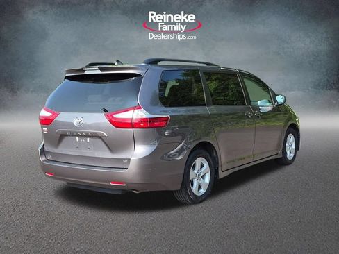 Used 2019 Toyota Sienna LE FWD image 5