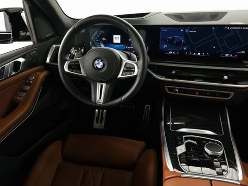 Used 2025 BMW X7 M60i image 21