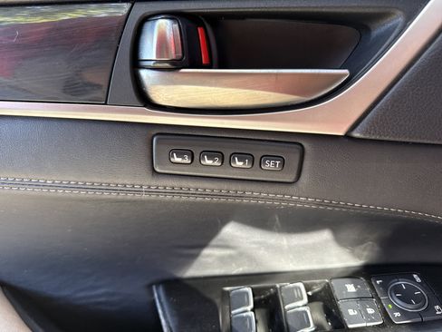 Used 2016 Lexus GS 200t image 34