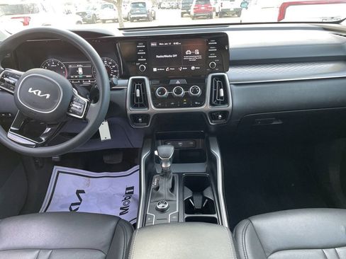 Used 2023 Kia Sorento LX image 11