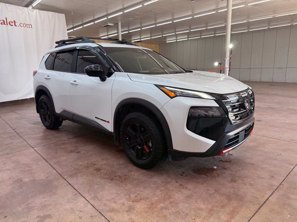 Used 2025 Nissan Rogue SV AWD/4WD image 7
