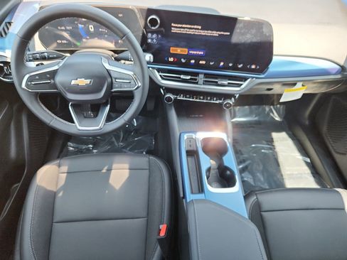 Used 2025 Chevrolet Equinox EV LT image 24