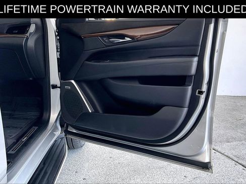 Used 2020 Cadillac Escalade Luxury AWD/4WD image 26