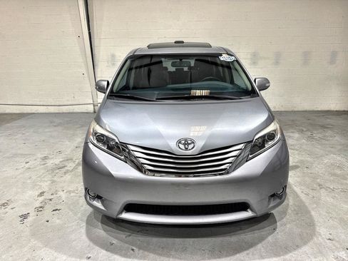 Used 2017 Toyota Sienna Limited FWD image 10