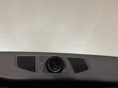 Certified 2026 Porsche Macan AWD/4WD image 16