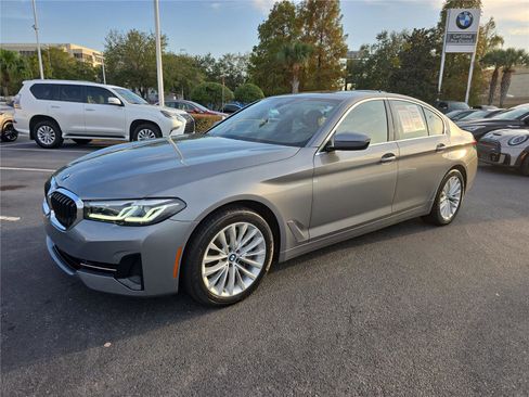 Used 2023 BMW 540i w/ Premium Package image 5