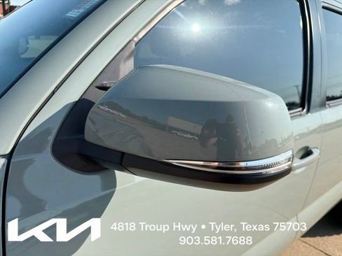Used 2022 Toyota Tacoma TRD Off-Road AWD/4WD image 5