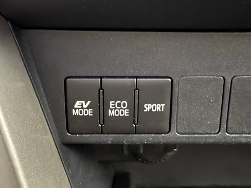 Used 2018 Toyota RAV4 XLE w/ Convenience Package AWD/4WD image 34
