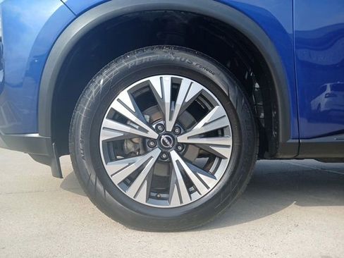 Used 2023 Nissan Rogue SV AWD/4WD image 5
