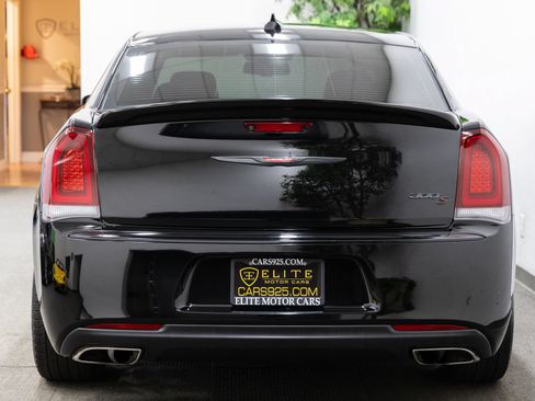 Used 2020 Chrysler 300 S w/ S Model Appearance Package RWD image 4