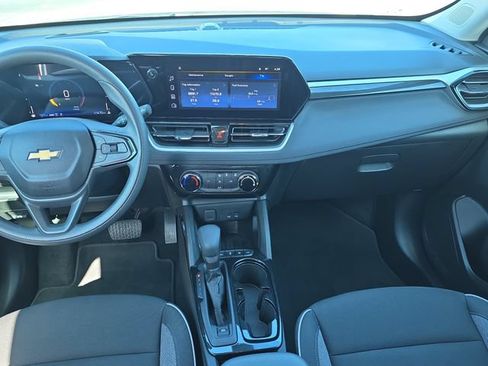 Used 2025 Chevrolet TrailBlazer LT AWD/4WD image 13