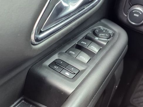 Used 2023 Chevrolet Suburban LT image 16