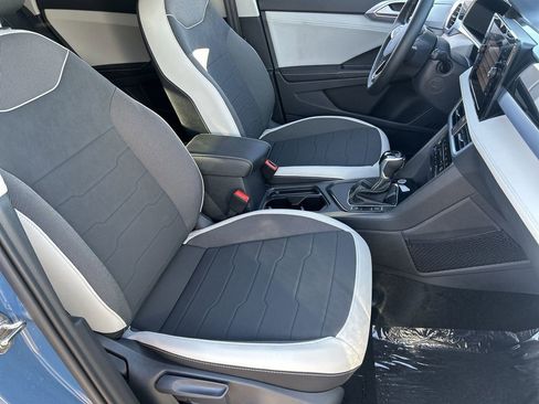 New 2026 Volkswagen Taos SE FWD image 7